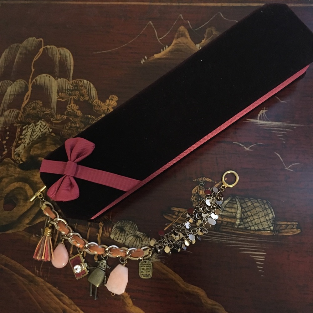 Ellie Button Charm Bracelet Size 8" Long